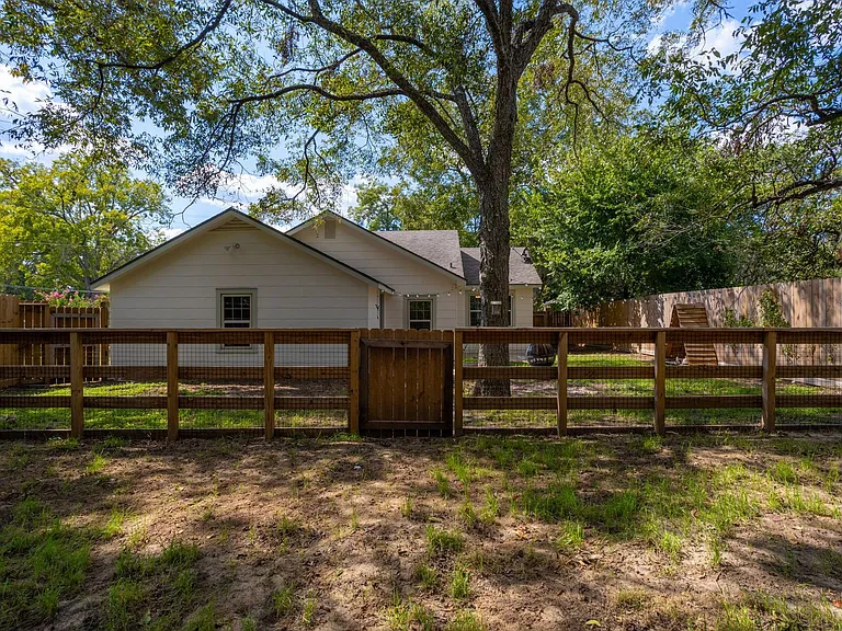 1517 Live Oak St — Photo 34