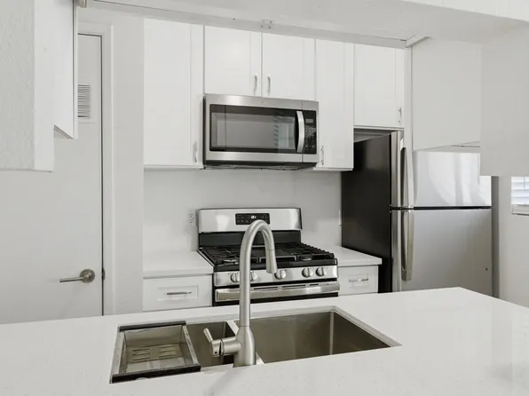 Fully Renovated 1BD/1BA in Ventura Premium Appliances, Near Trader Joe's!