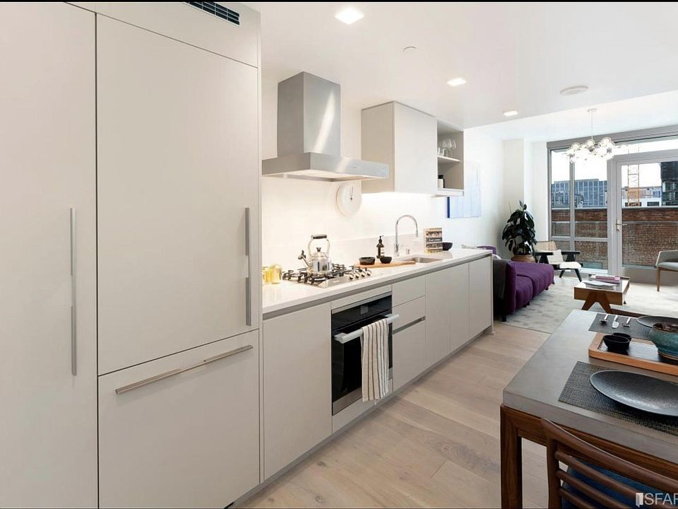 Kitchen & dining area (view from the entrance)