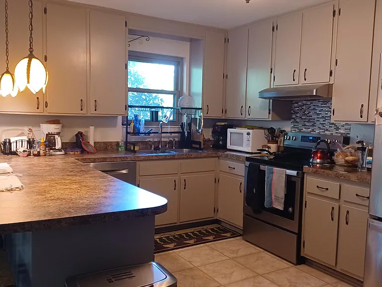 Full Kitchen with bar. Seating for 4.