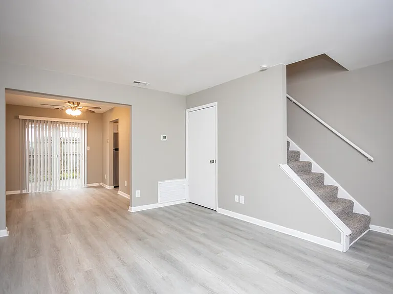 Lakeside Villas — Photo 9