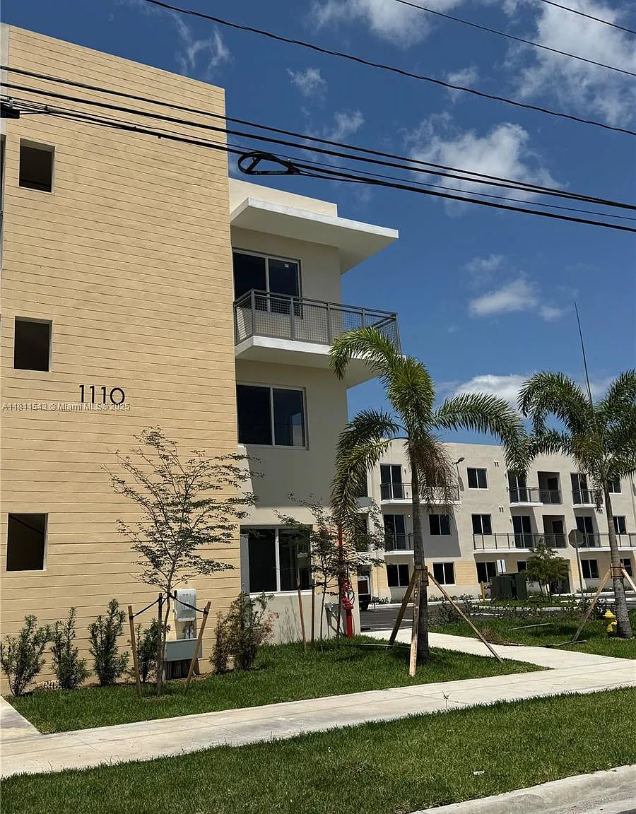 Tamiami City Sec B Rev — Photo 4