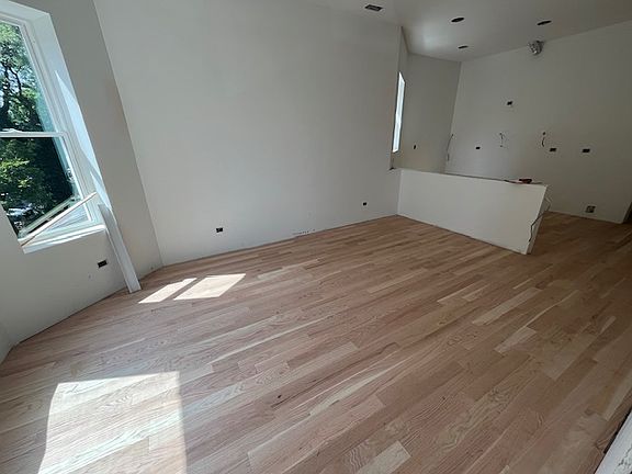 5th image of 3726 N Racine Ave #2