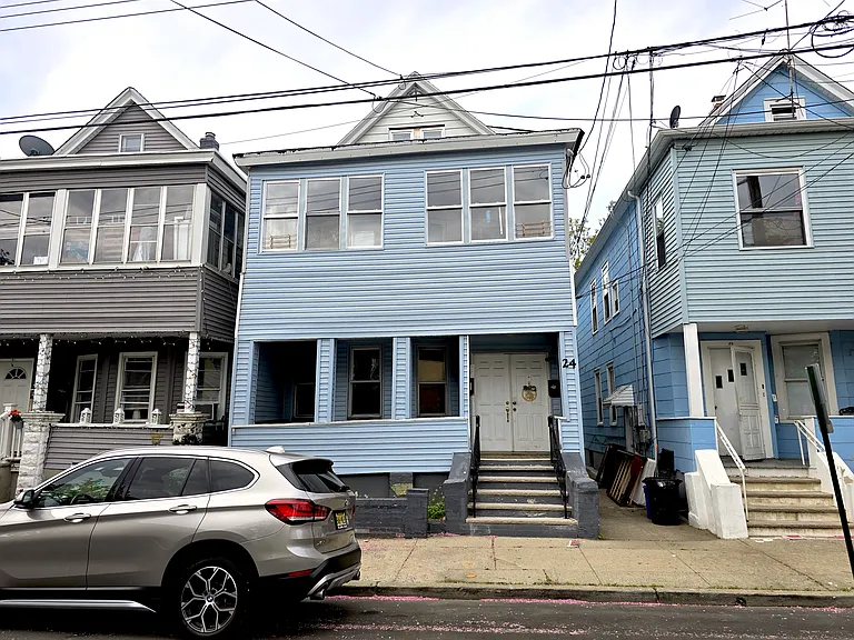 24 Harrison Pl #1 — Photo 1