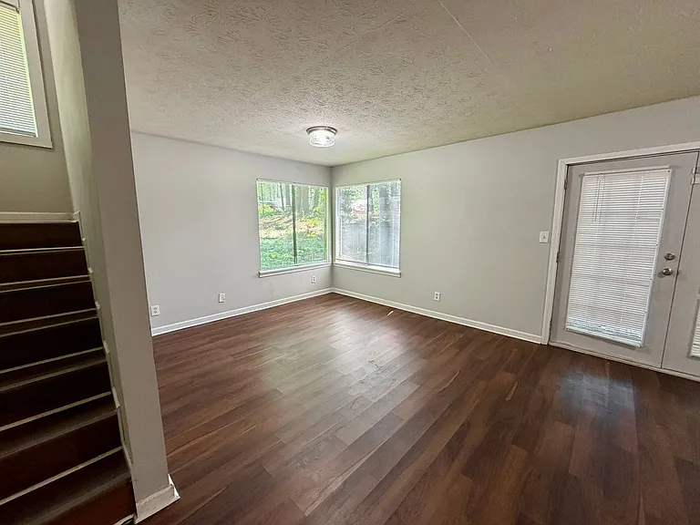 8588 Creekwood Way — Photo 3