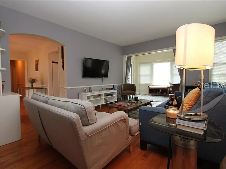417 E Gore St — Photo 7