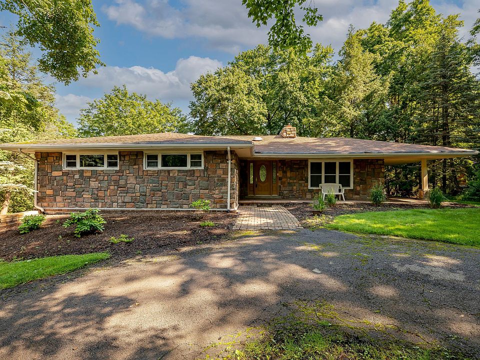 Oversized private Ranch homes on 2+ acres with pond