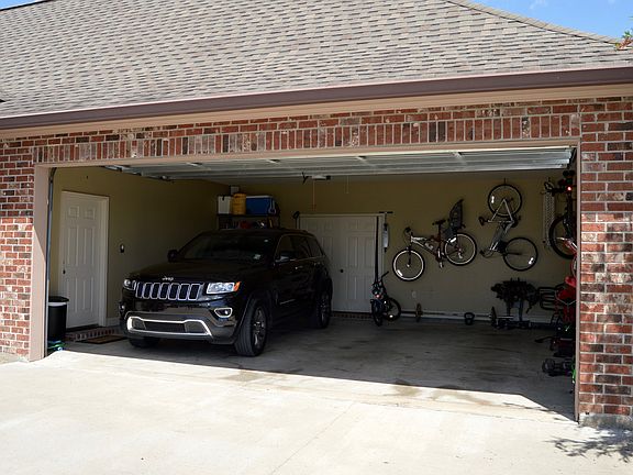3rd image of 11405 Twin Oaks Cir