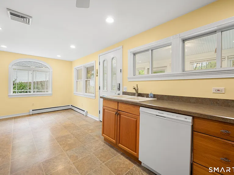 87B Cottage Rd — Photo 11