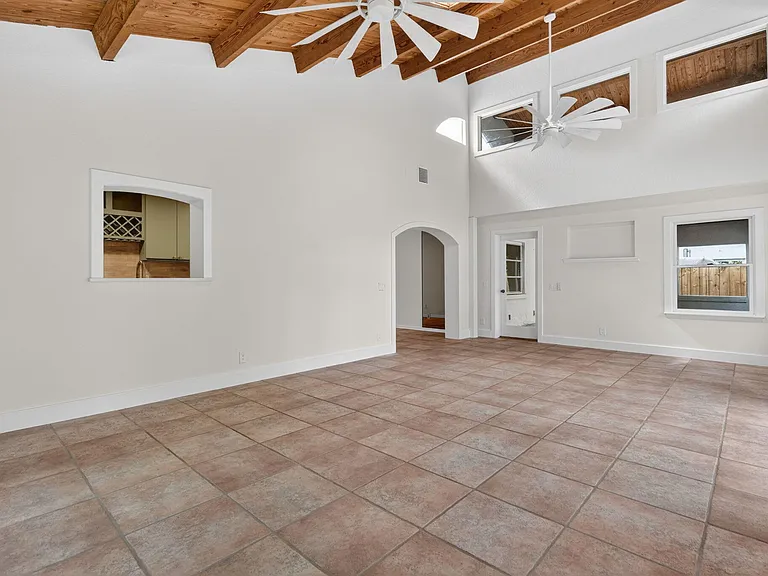 606 Paulina Rd — Photo 23