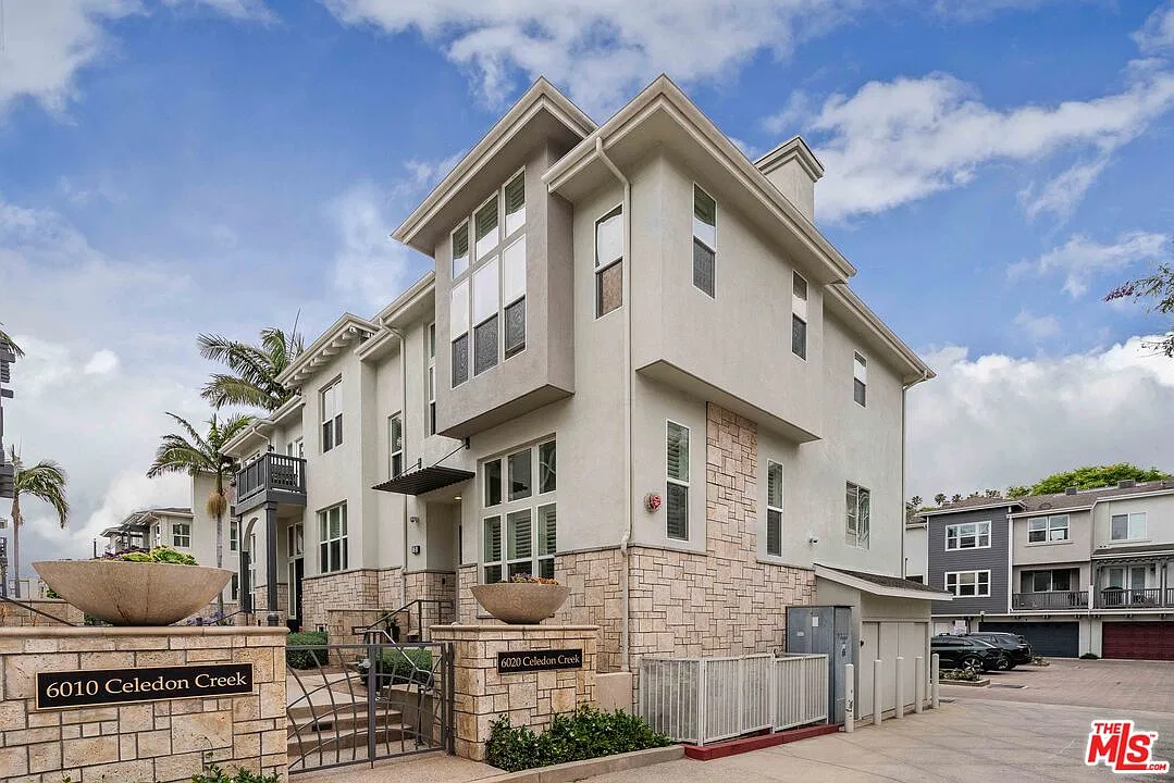 2 bed, 2.5 bath, 1530 sqft, $6,800 — Photo 1