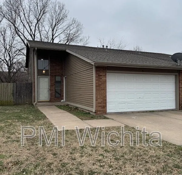 1730 S Beech Ct — Photo 2