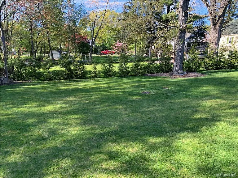 10 W Clarkstown Rd — Photo 6