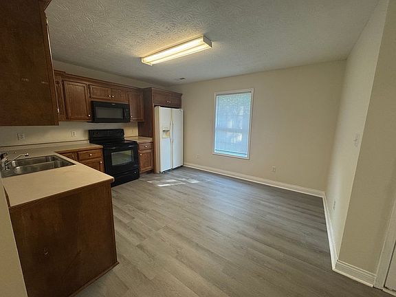 3rd image of 309 Creekwood Ave