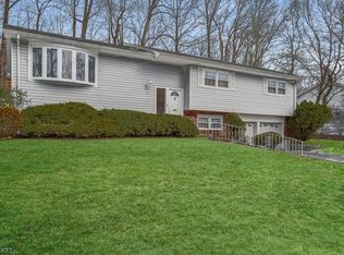 34 Rumson Rd, Livingston, NJ 07039