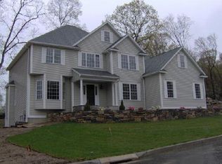 32 Spice Bush Ln, Shelton, CT 06611