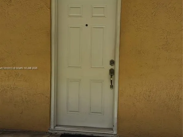 2985 W 80th St APT 110, Hialeah, FL 33018