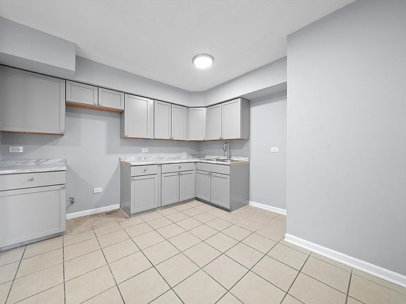 4th image of 6933 S Jeffery Blvd #3