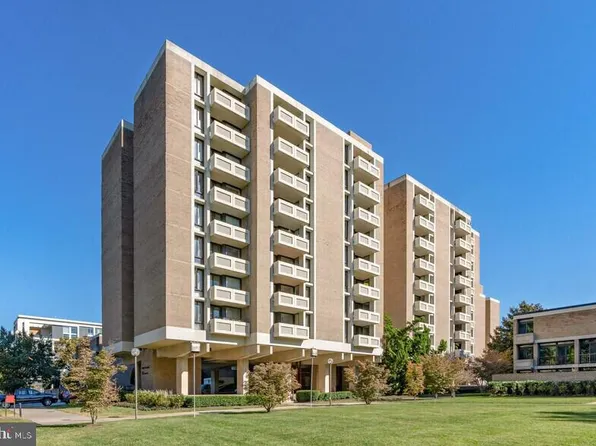 1245 4th St SW APT E301, Washington, DC 20024