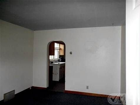 5th image of 319 W Boyington St