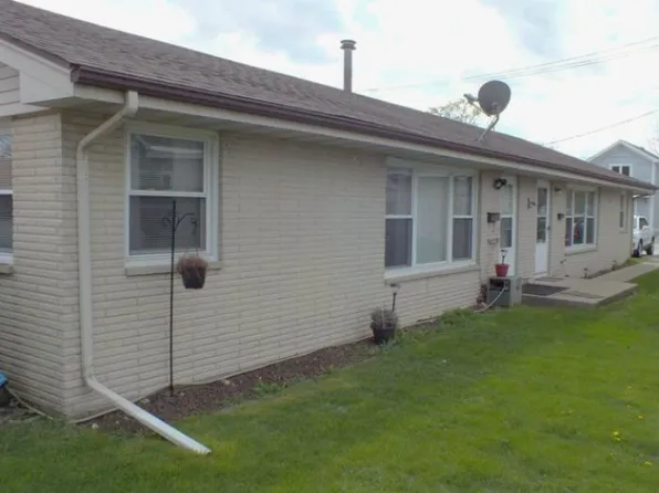 557 E Division St, Lockport, IL 60441