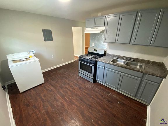 5th image of 4409 Mikado Ave