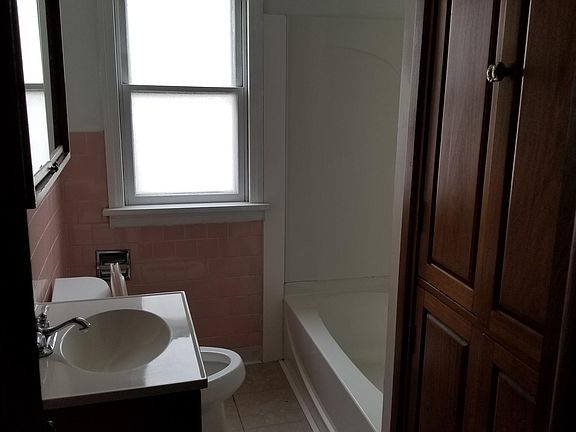 4th image of 44 Dellwood Pl