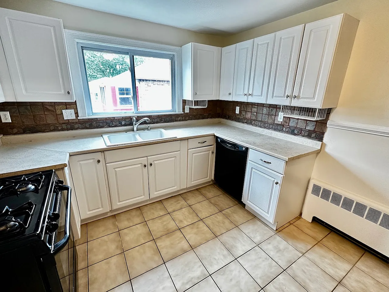 3 bed, 1500 sqft, $3,300 — Photo 2