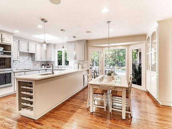 2nd image of 698 Chimalus Dr