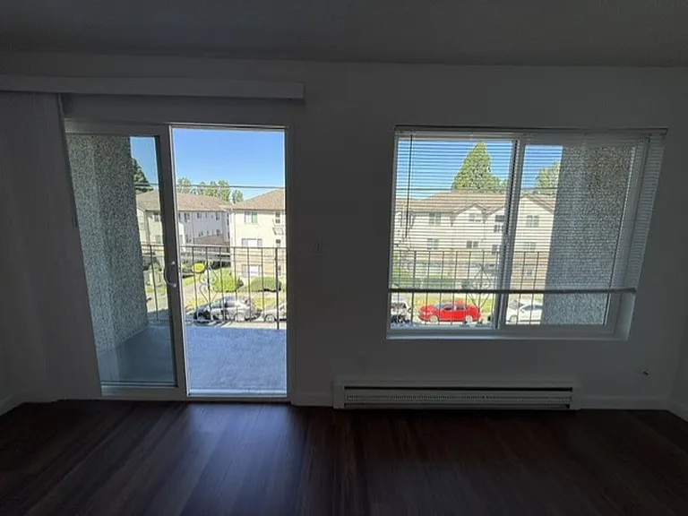 2512 Bayview Apartments — Photo 13