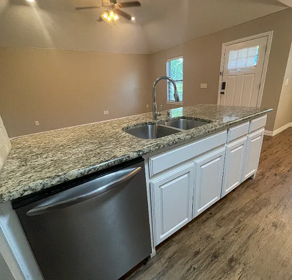 408 W Johnson St — Photo 13