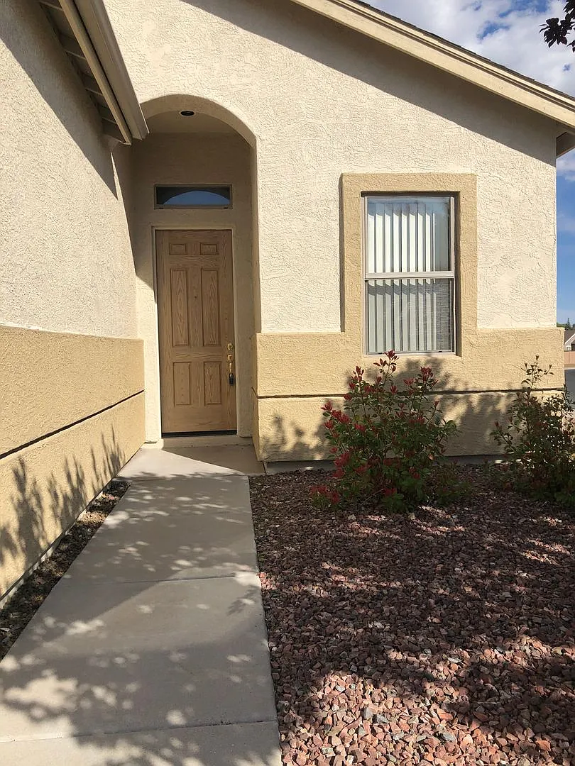 3 Bed 2 Bath with 2 Car Garage in Granville — Photo 2