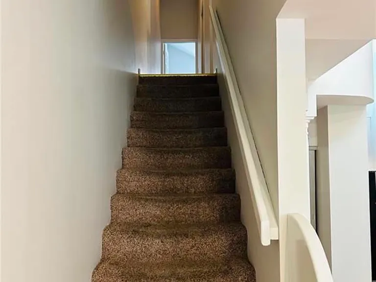 905 Park Ave — Photo 3