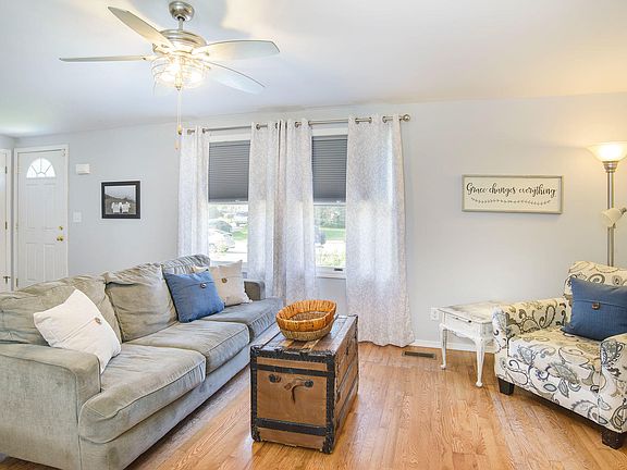 3rd image of 12825 Renwood Dr
