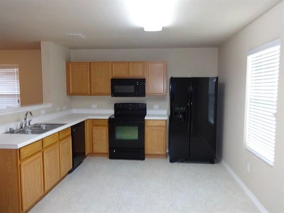4th image of 14124 Esperanza Dr