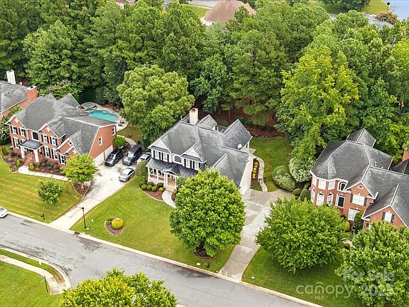 3rd image of 16503 Bridgehampton Club Dr