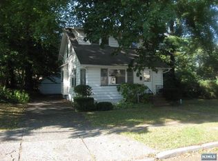 27 Lexington Ave, Rochelle Park, NJ 07662