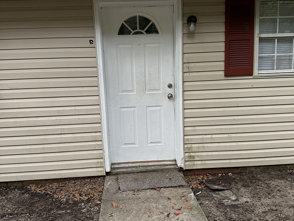 1st image of 1608 Iola Dr APT B