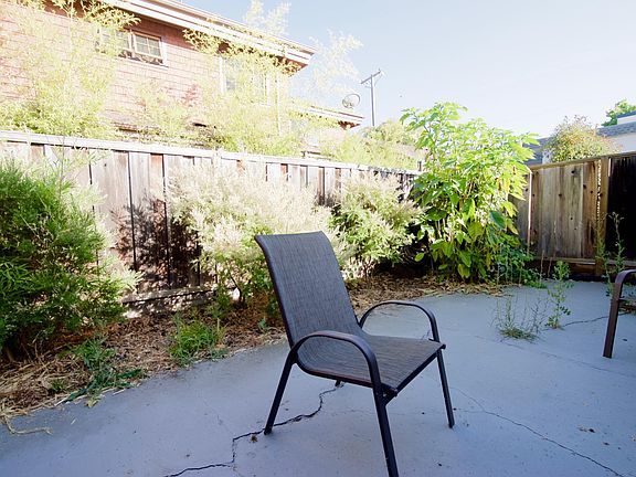 2nd image of 712 Sutter Ave