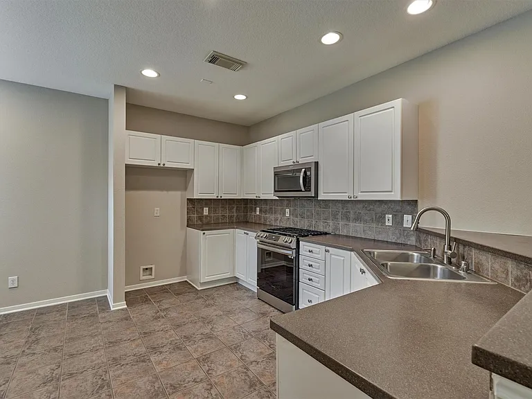 83 Woodlily Pl — Photo 14