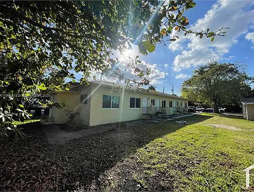 8321 NE Miami Ct — Photo 10