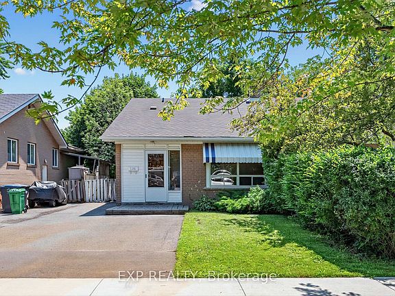 3rd image of 1586 Sandgate Cres