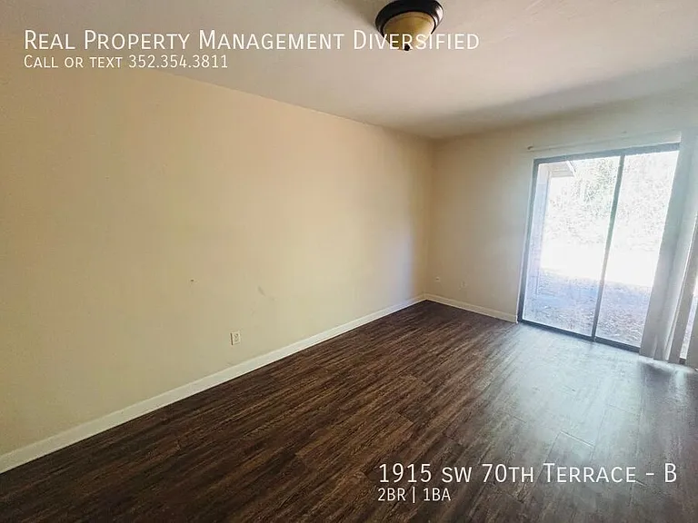 1915 SW 70th Ter #B — Photo 8