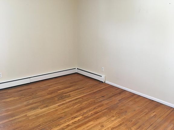 5th image of 138 E 235th St #1