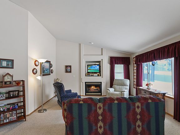 3rd image of 4020 S Greystone Ln