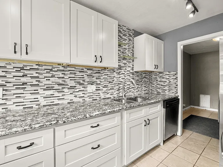 4841 E Missouri Ave — Photo 5