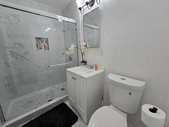 3rd image of 15071 Eden St