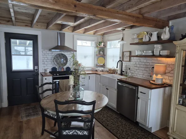 3 Franklin St, Porter, IN 46304