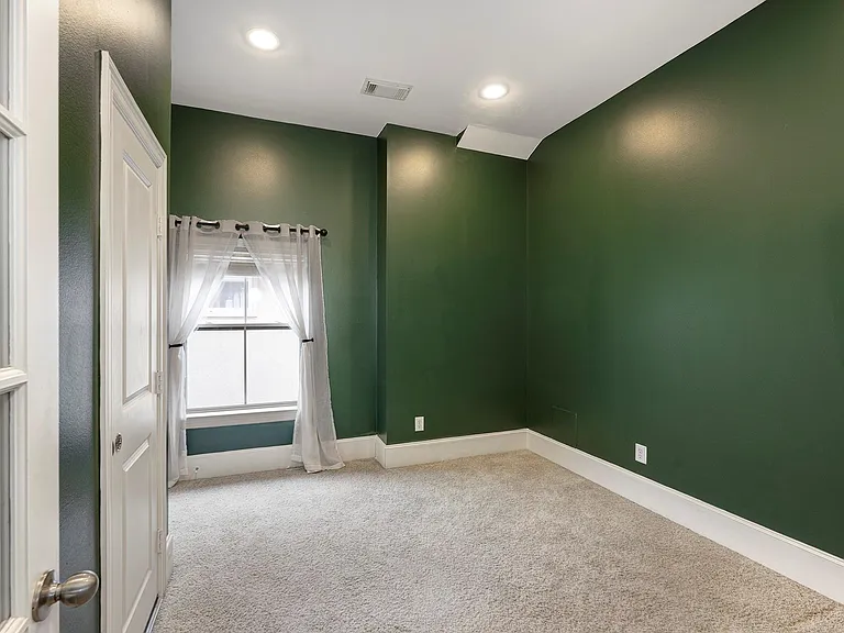 931 W 23rd St #B — Photo 19