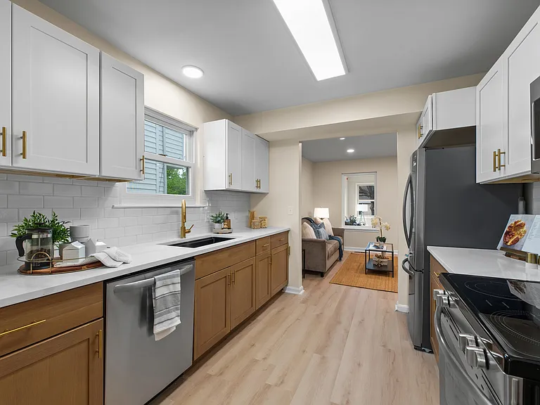 1512 Lincoln Rd — Photo 3